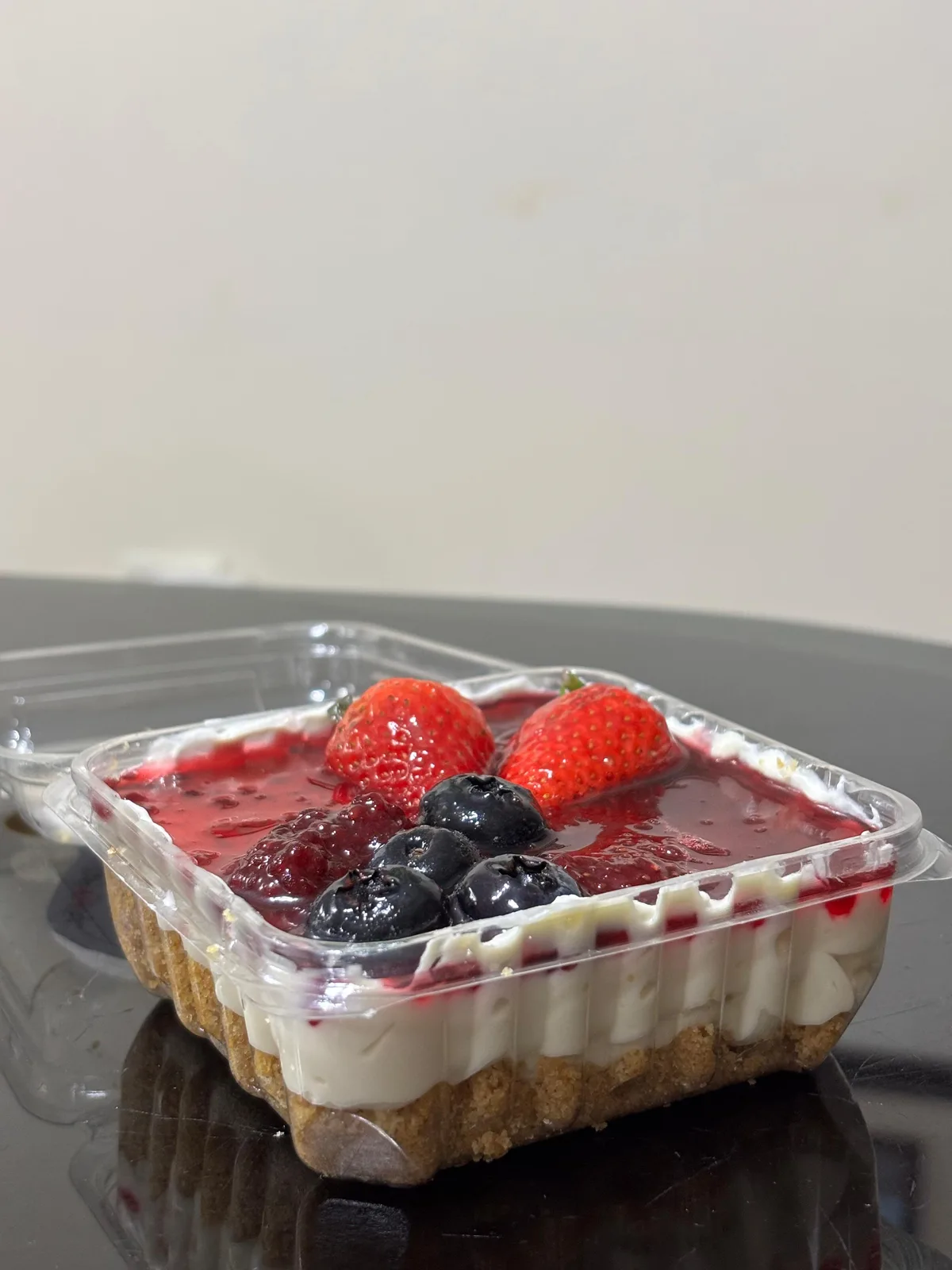Frutos rojos: minitorta individual en su envase